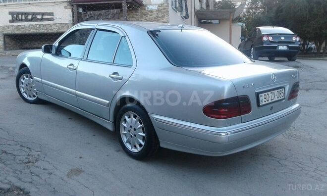 Mercedes E 270 2000, 240,000 km - 2.7 l - Bakı