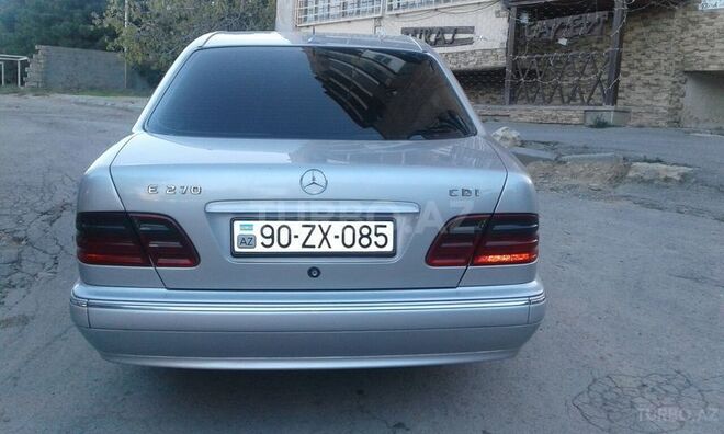 Mercedes E 270 2000, 240,000 km - 2.7 l - Bakı