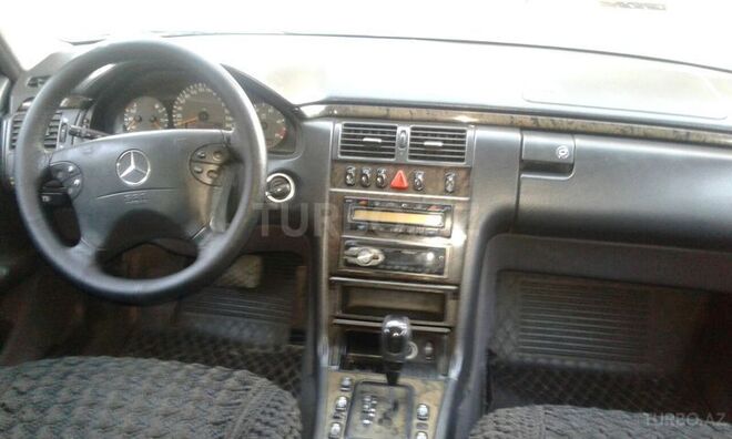 Mercedes E 270 2000, 240,000 km - 2.7 l - Bakı