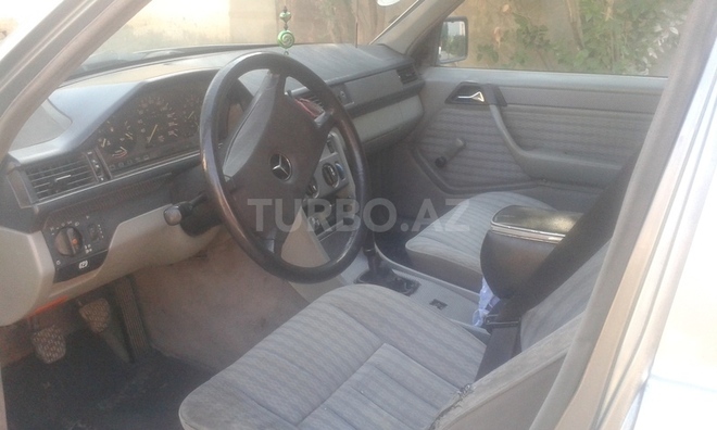 Mercedes E 200 1989, 400,000 km - 2.0 l - Beyləqan