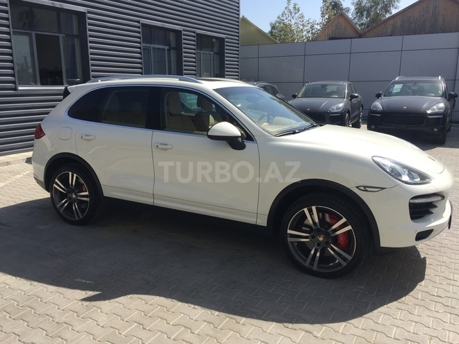 Porsche Cayenne 2010, 39,000 km - 4.8 л - Bakı