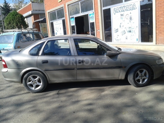 Opel Vectra 1995, 267,500 km - 1.6 л - Gəncə