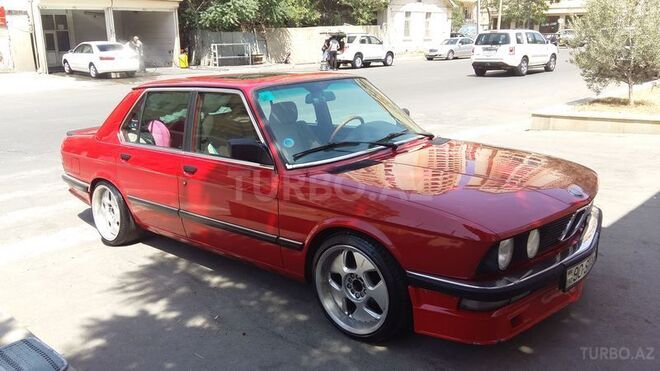BMW 525 1984, 210,000 km - 2.5 l - Bakı