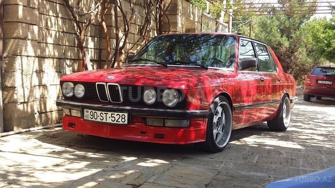BMW 525 1984, 210,000 km - 2.5 l - Bakı