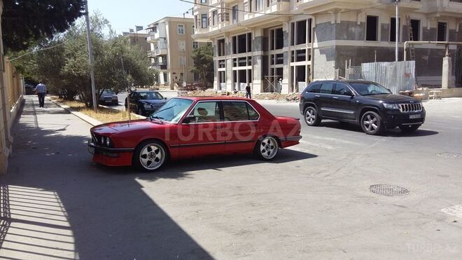 BMW 525 1984, 210,000 km - 2.5 l - Bakı