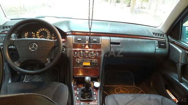 Mercedes E 200 1999, 250,000 km - 2.0 l - Gəncə