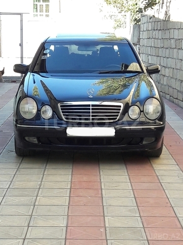 Mercedes E 240 2001, 163,253 km - 2.4 л - Yevlax