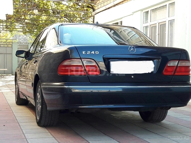Mercedes E 240 2001, 163,253 km - 2.4 л - Yevlax