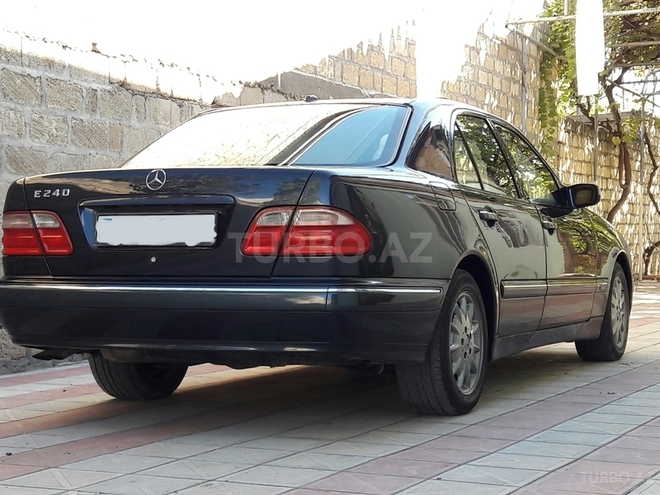 Mercedes E 240 2001, 163,253 km - 2.4 л - Yevlax