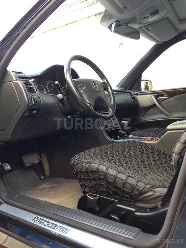 Mercedes E 240 2001, 163,253 km - 2.4 л - Yevlax