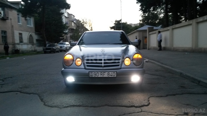 Mercedes E 240 1997, 318,000 km - 2.4 l - Bakı