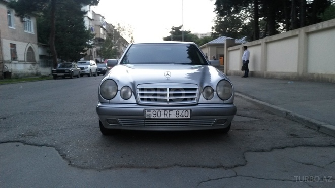 Mercedes E 240 1997, 318,000 km - 2.4 l - Bakı