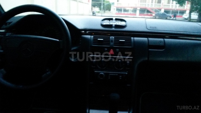 Mercedes E 240 1997, 318,000 km - 2.4 l - Bakı
