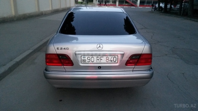 Mercedes E 240 1997, 318,000 km - 2.4 l - Bakı