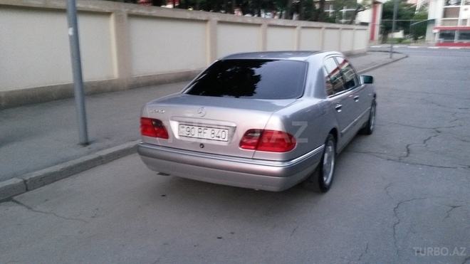 Mercedes E 240 1997, 318,000 km - 2.4 l - Bakı