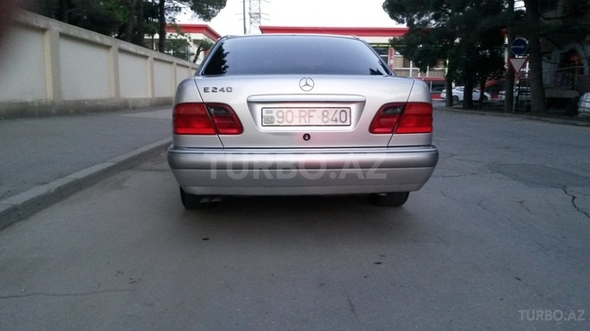 Mercedes E 240 1997, 318,000 km - 2.4 l - Bakı