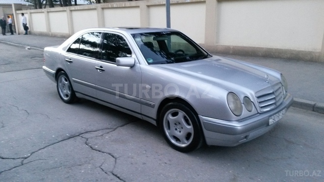 Mercedes E 240 1997, 318,000 km - 2.4 l - Bakı