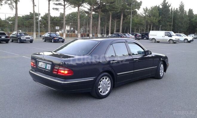 Mercedes E 220 2000, 240,000 km - 2.2 l - Sumqayıt