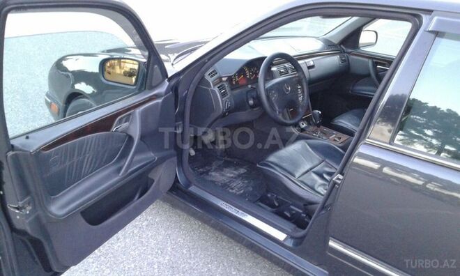 Mercedes E 220 2000, 240,000 km - 2.2 l - Sumqayıt