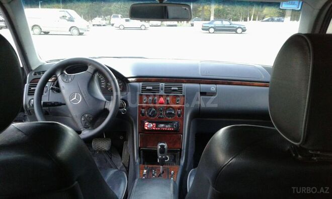 Mercedes E 220 2000, 240,000 km - 2.2 l - Sumqayıt