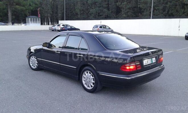 Mercedes E 220 2000, 240,000 km - 2.2 l - Sumqayıt