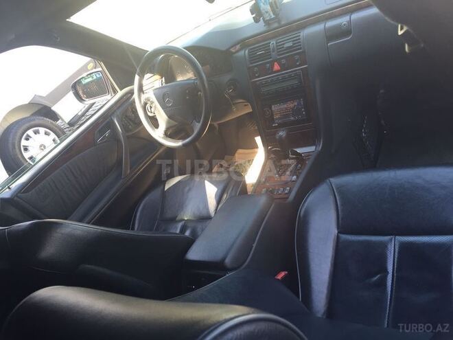 Mercedes E 240 2000, 226,000 km - 2.6 l - Bakı