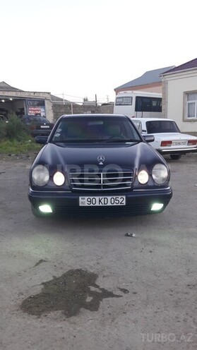 Mercedes E 240 1999, 290,000 km - 2.4 l - Bakı