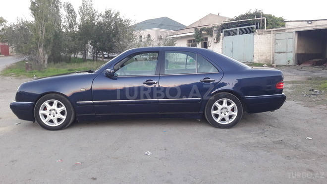 Mercedes E 240 1999, 290,000 km - 2.4 l - Bakı