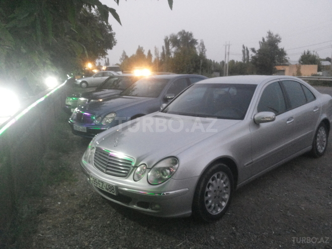 Mercedes E 220 2003, 400,000 km - 2.2 л - Saatlı