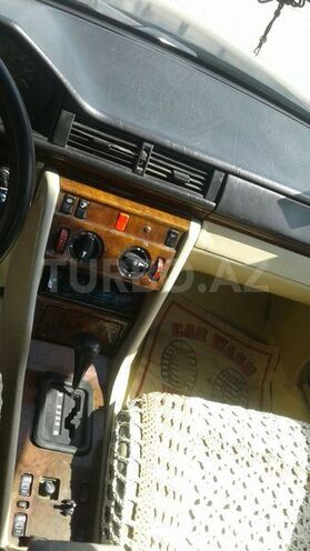 Mercedes E 250 1995, 420,000 km - 2.5 л - Bakı