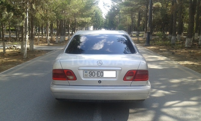 Mercedes E 220 1997, 250,000 km - 2.2 л - Sumqayıt
