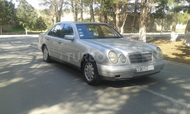 Mercedes E 220 1997, 250,000 km - 2.2 л - Sumqayıt