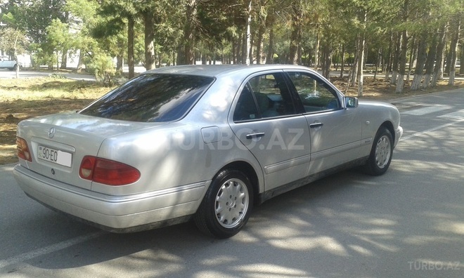 Mercedes E 220 1997, 250,000 km - 2.2 л - Sumqayıt