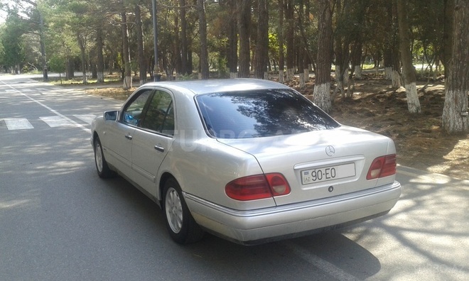 Mercedes E 220 1997, 250,000 km - 2.2 л - Sumqayıt