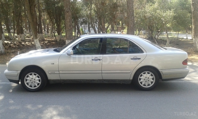 Mercedes E 220 1997, 250,000 km - 2.2 л - Sumqayıt