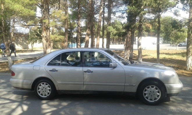 Mercedes E 220 1997, 250,000 km - 2.2 л - Sumqayıt