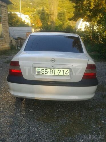 Opel Vectra 1995, 233,000 km - 2.0 l - Şəki
