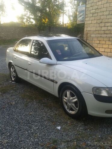 Opel Vectra 1995, 233,000 km - 2.0 l - Şəki