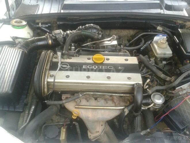 Opel Vectra 1995, 233,000 km - 2.0 l - Şəki
