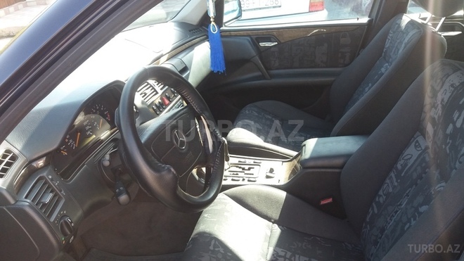 Mercedes E 240 1999, 200,000 km - 2.4 l - Bakı