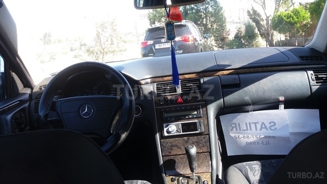 Mercedes E 240 1999, 200,000 km - 2.4 l - Bakı