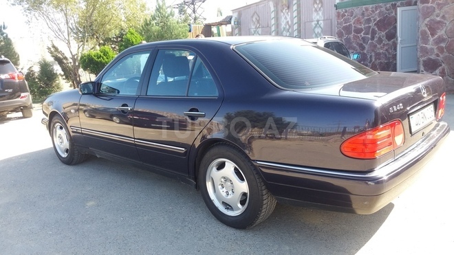Mercedes E 240 1999, 200,000 km - 2.4 l - Bakı