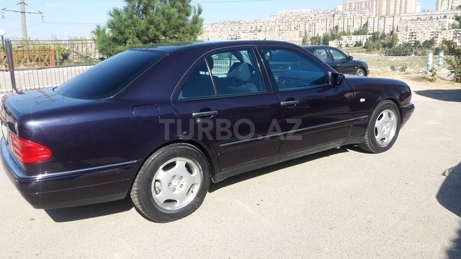 Mercedes E 240 1999, 200,000 km - 2.4 l - Bakı