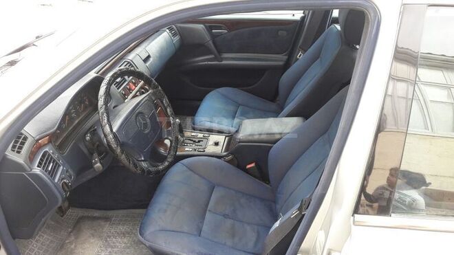 Mercedes E 230 1996, 370,000 km - 2.3 l - Bakı