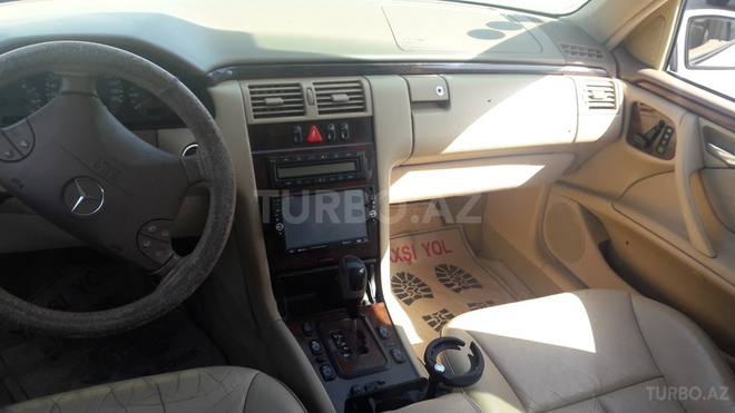 Mercedes E 320 2001, 150,000 km - 3.2 л - Bakı