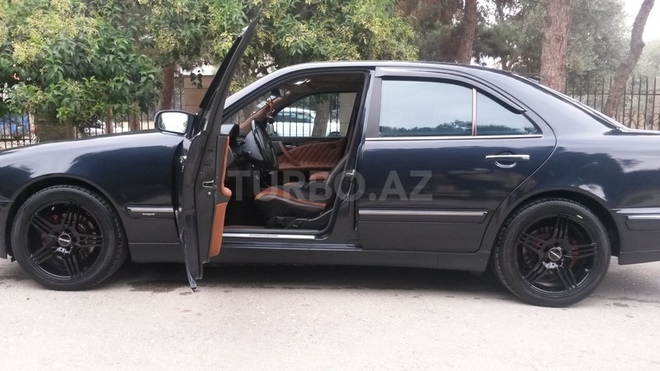 Mercedes E 270 1999, 330,000 km - 2.7 l - Bakı