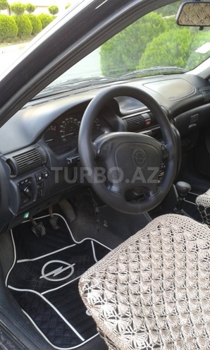 Opel Astra 1996, 260,000 km - 1.6 l - Bakı