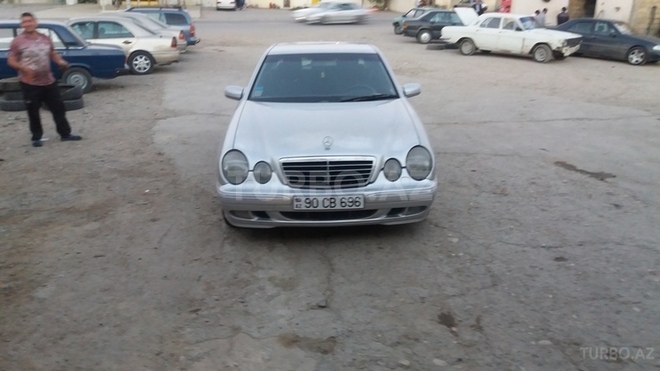 Mercedes E 240 1999, 220,000 km - 2.4 l - Sumqayıt
