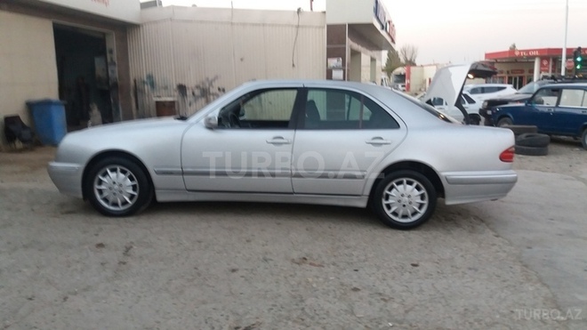 Mercedes E 240 1999, 220,000 km - 2.4 l - Sumqayıt