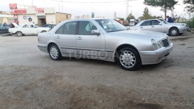 Mercedes E 240 1999, 220,000 km - 2.4 l - Sumqayıt